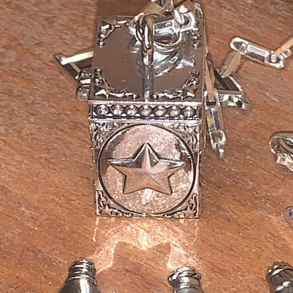 Pendant Necklace Star of Bethlehem Square Box  with Three Wise Men Inside 14